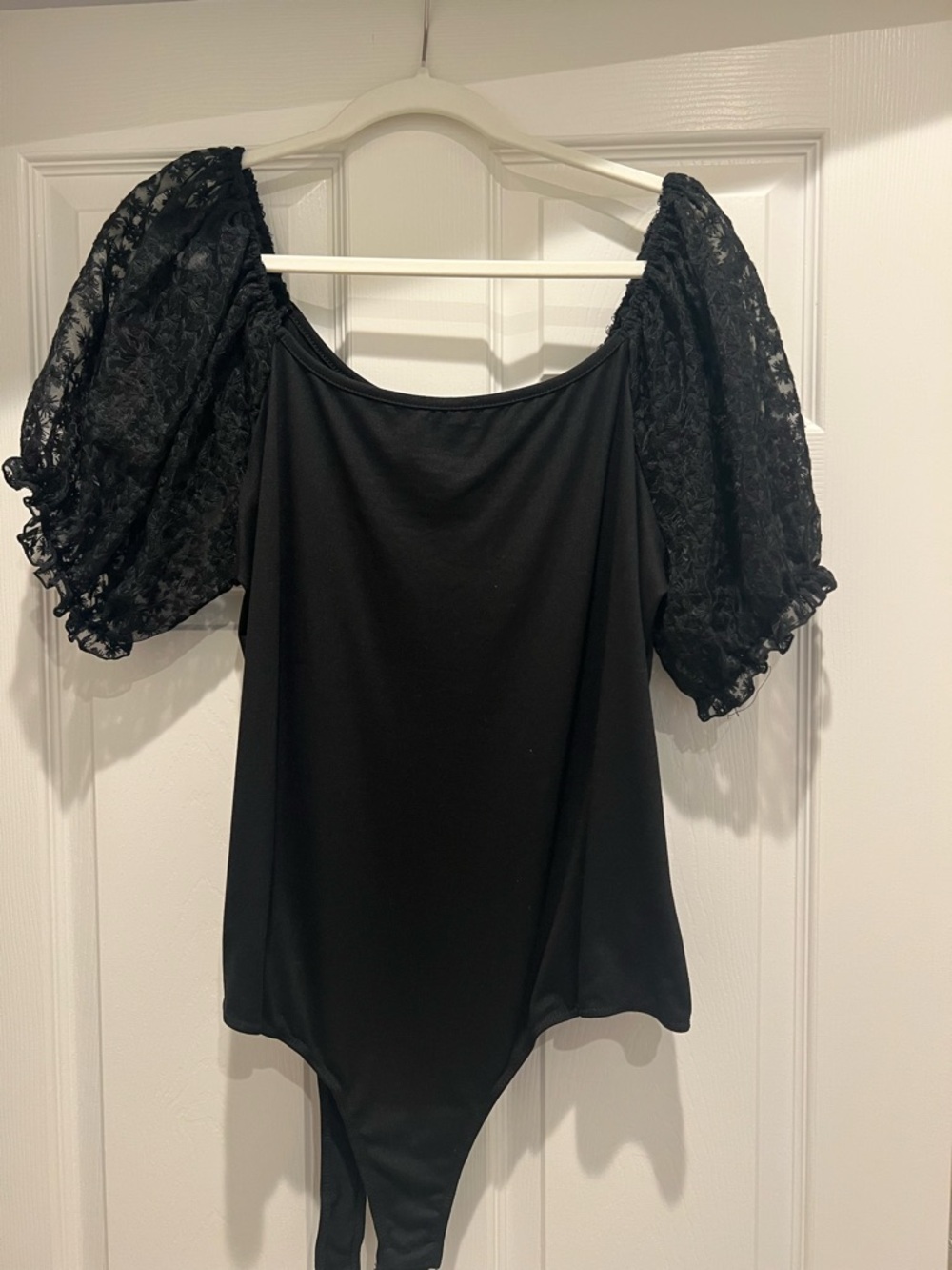 ARULA Black Puff Lace Sleeve Bodysuit